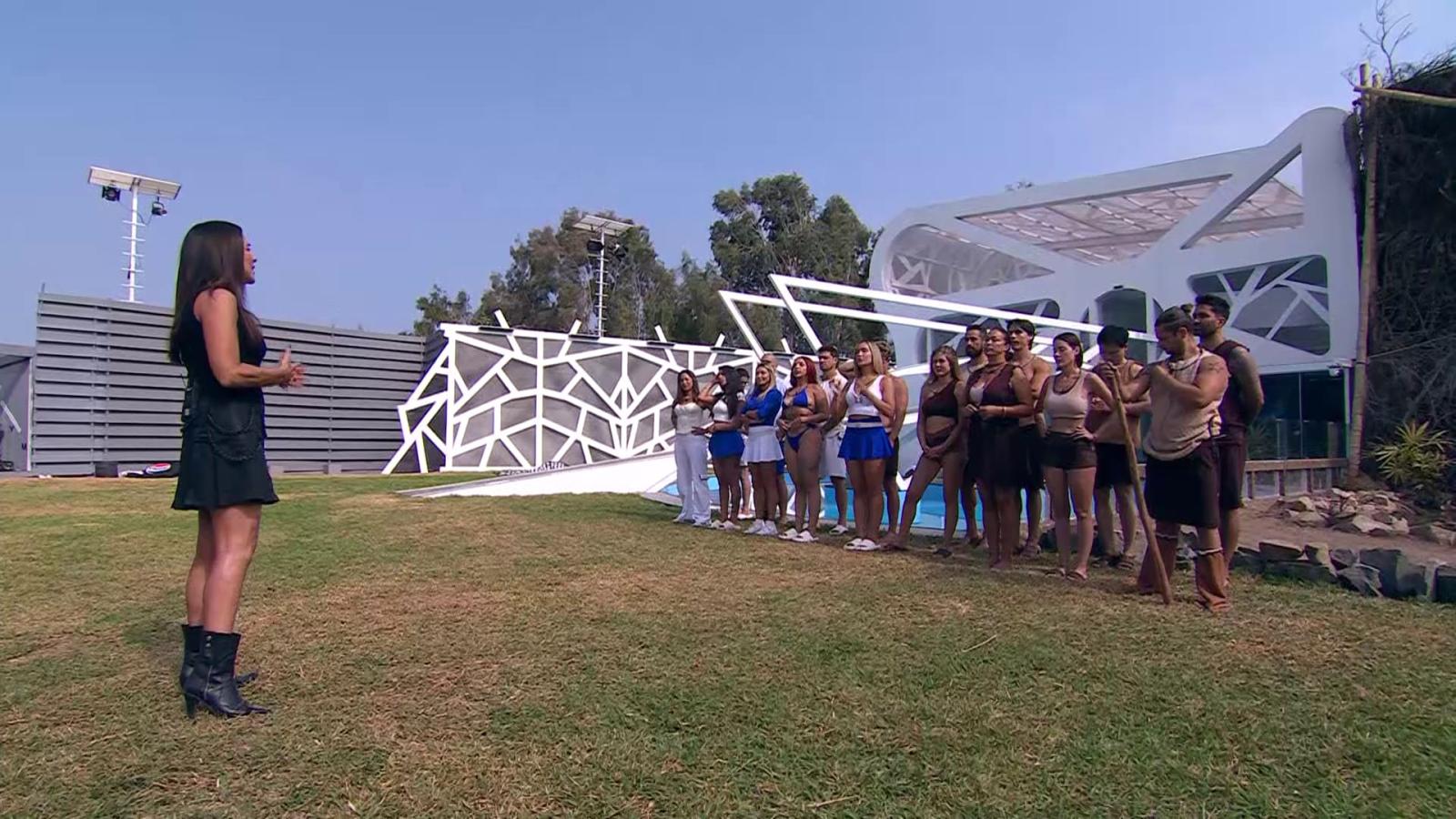 Canal 13 - Mundos Opuestos