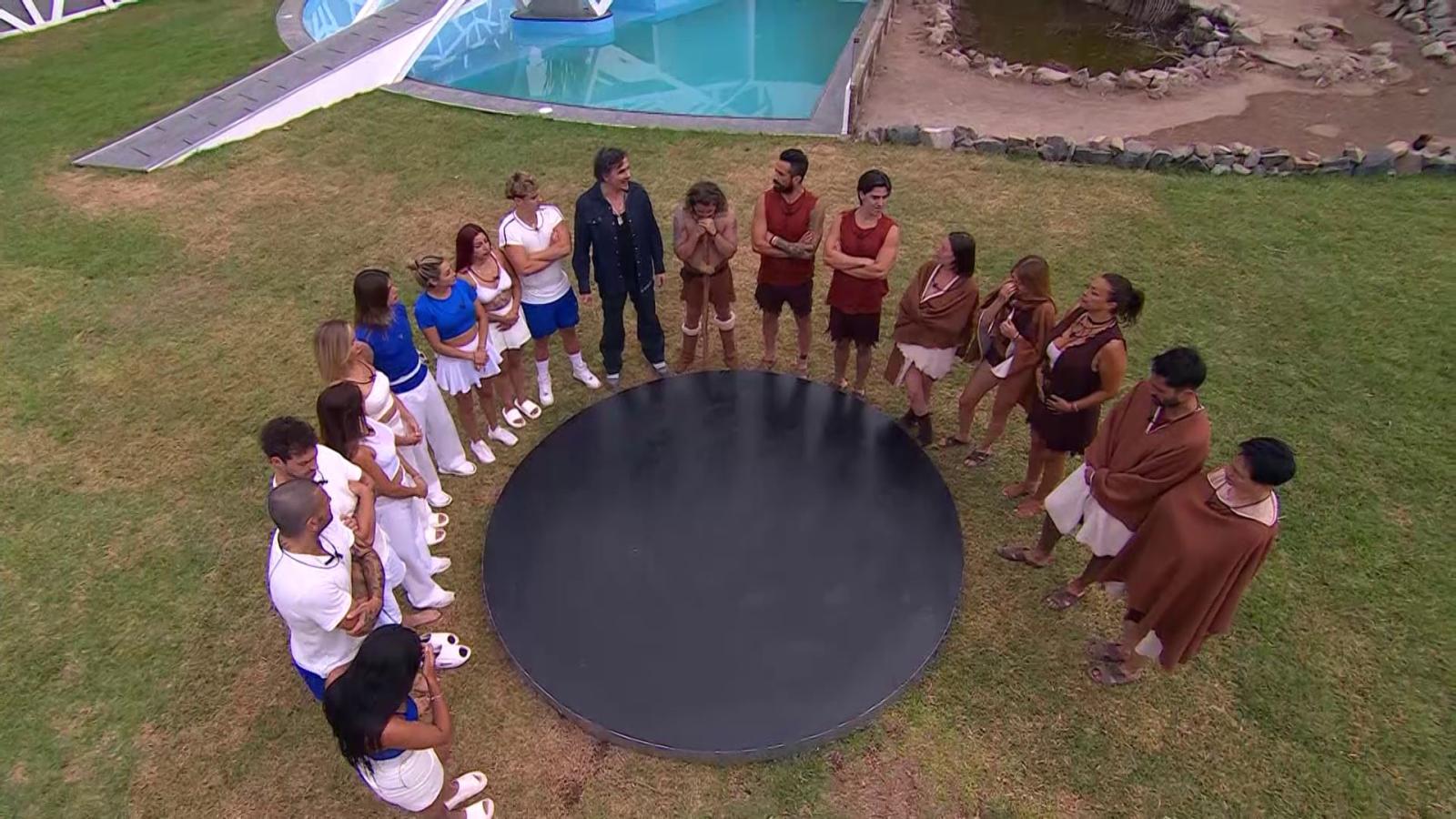 Canal 13 - Mundos Opuestos