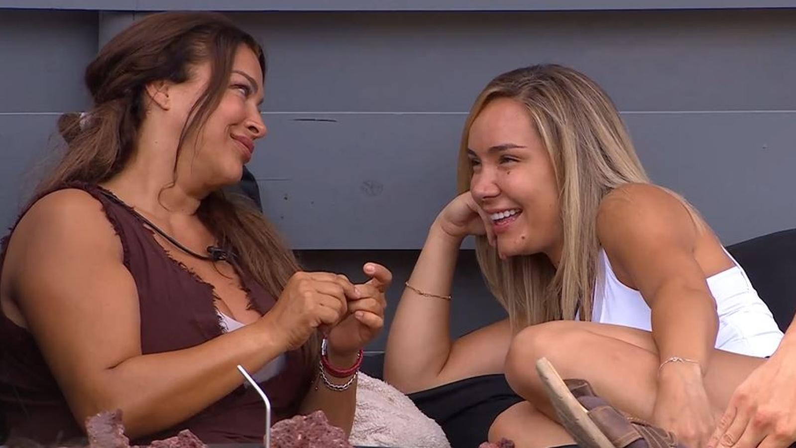 Marlen Olivari y Valentina Concha 