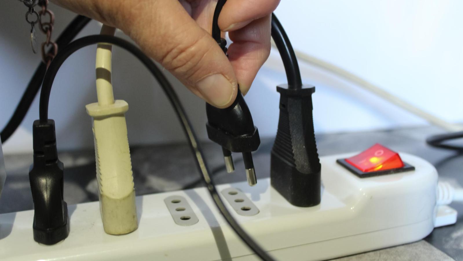 Nueva alza en la cuenta de la luz - Agencia Uno