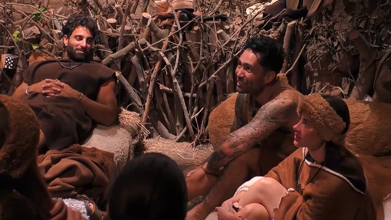 Canal 13 - Mundos Opuestos