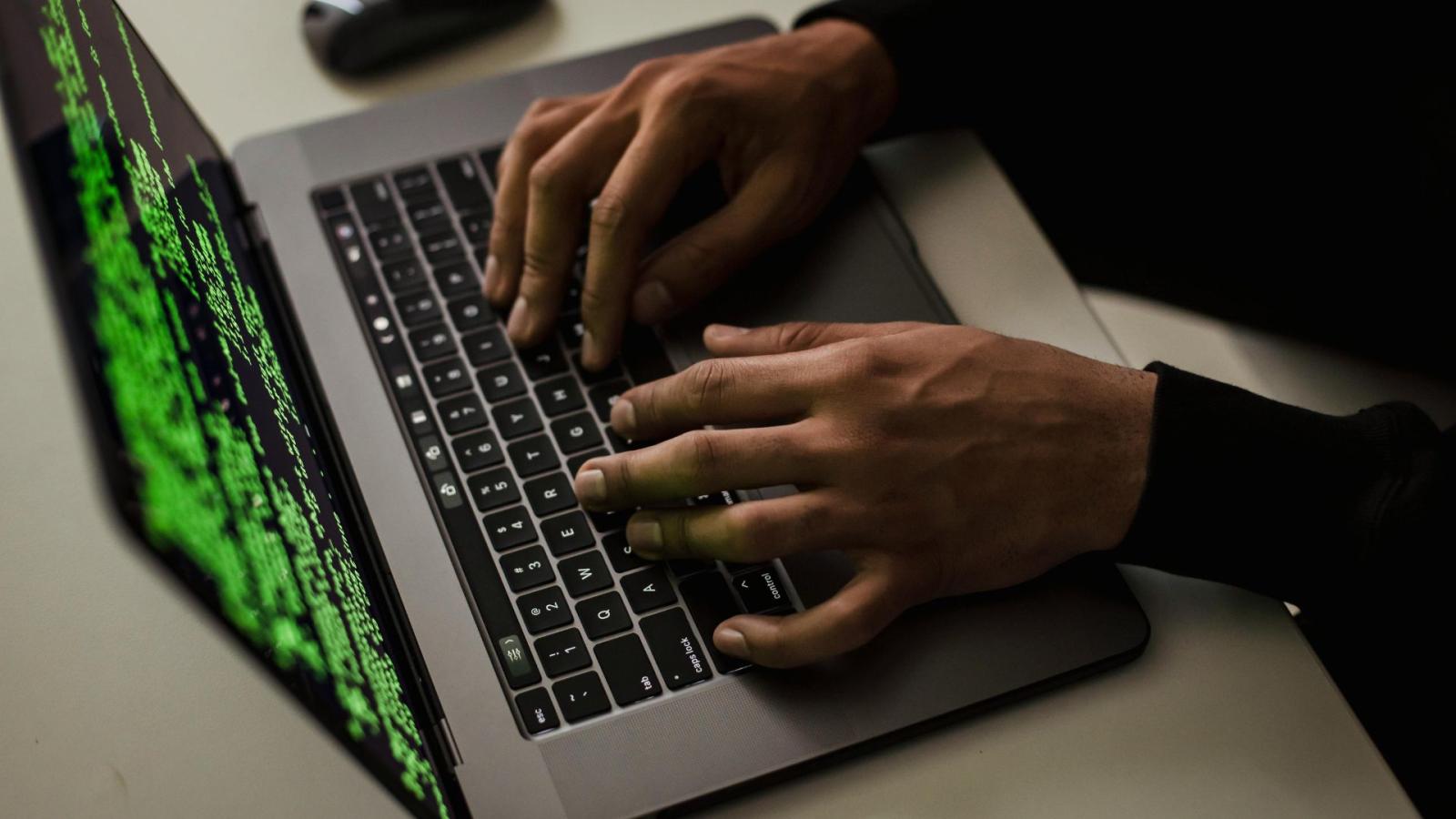 Así fue capturado un chileno con más de un millón de archivos de pornografía infantil