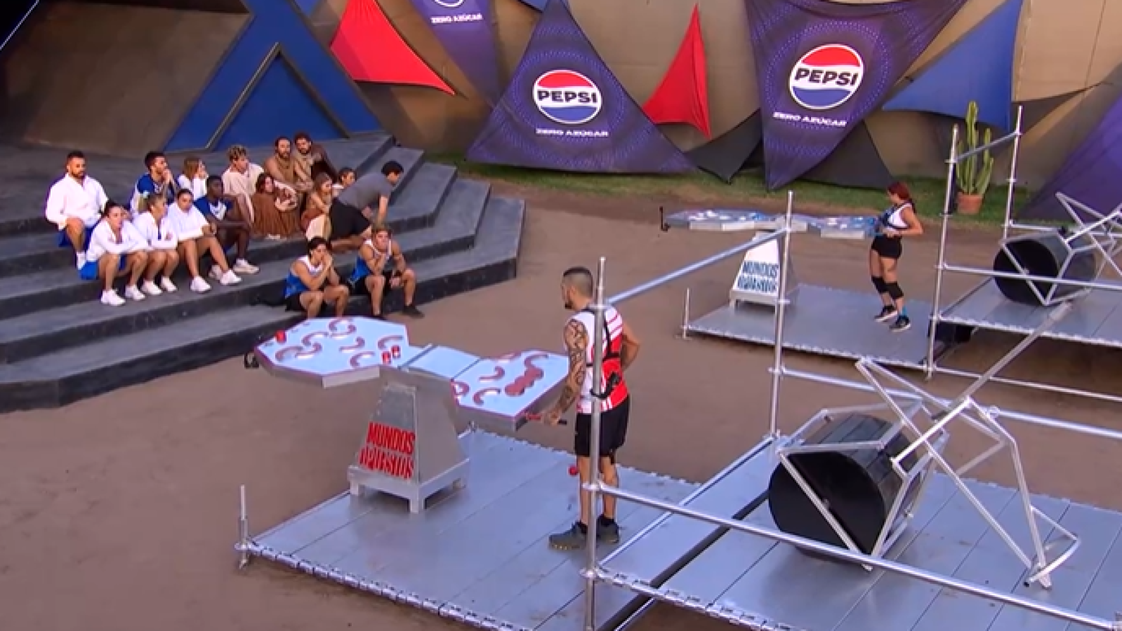 Canal 13 - Mundos Opuestos