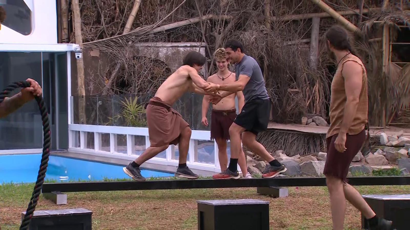 Canal 13 - Mundos Opuestos