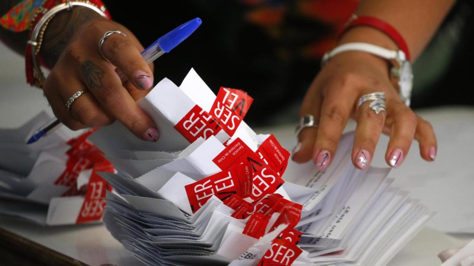 Vocal de mesa - Aton