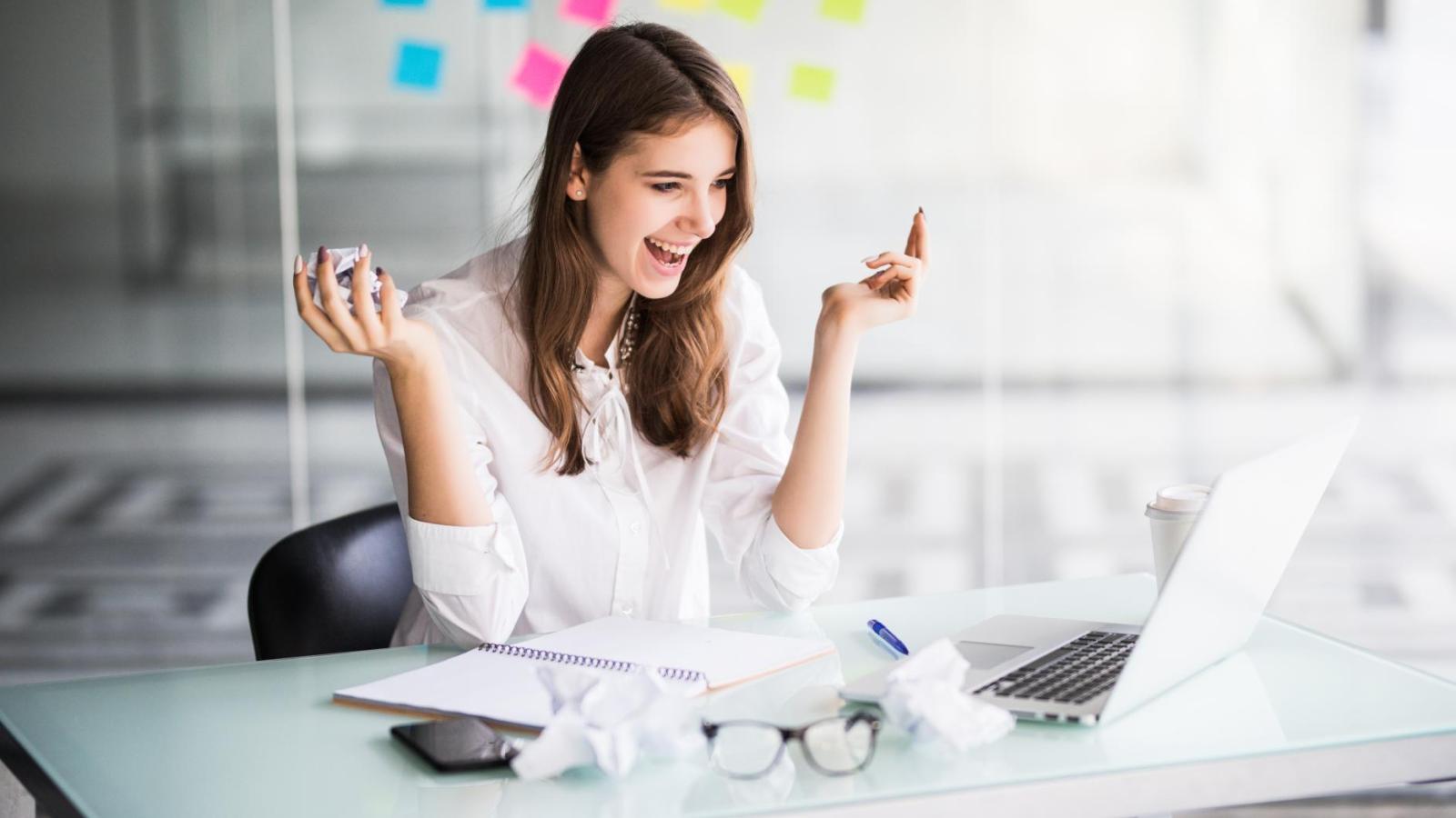 Bono Mujer Trabajadora - Freepik