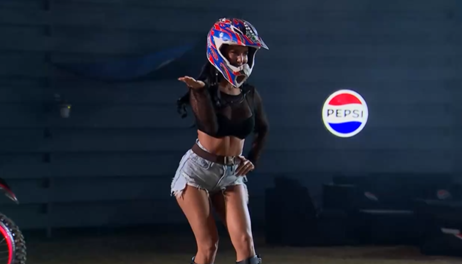 Canal 13 - Mundos Opuestos