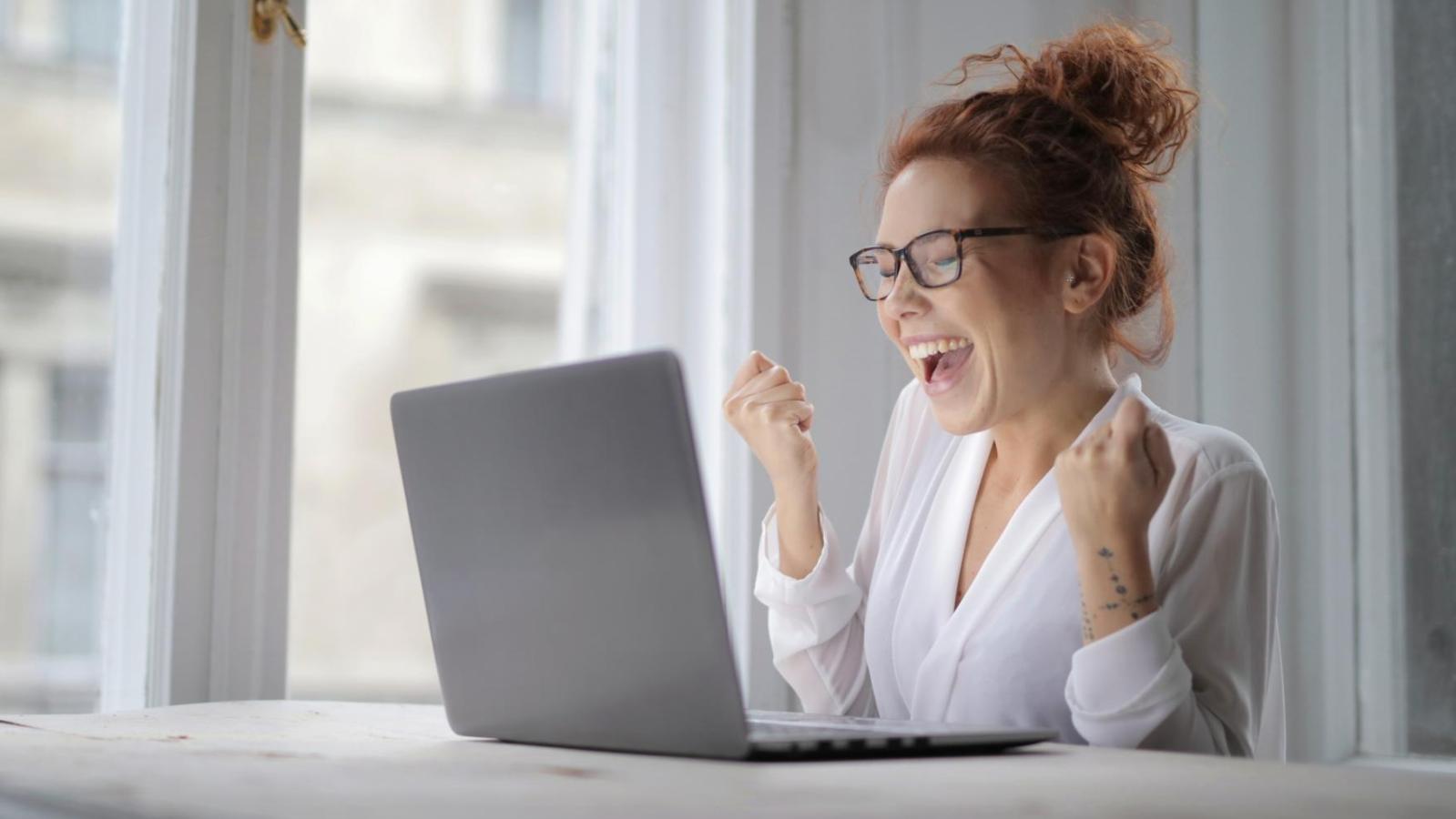 Pago de diciembdel Bono al Trabajo de la Mujer - Freepik