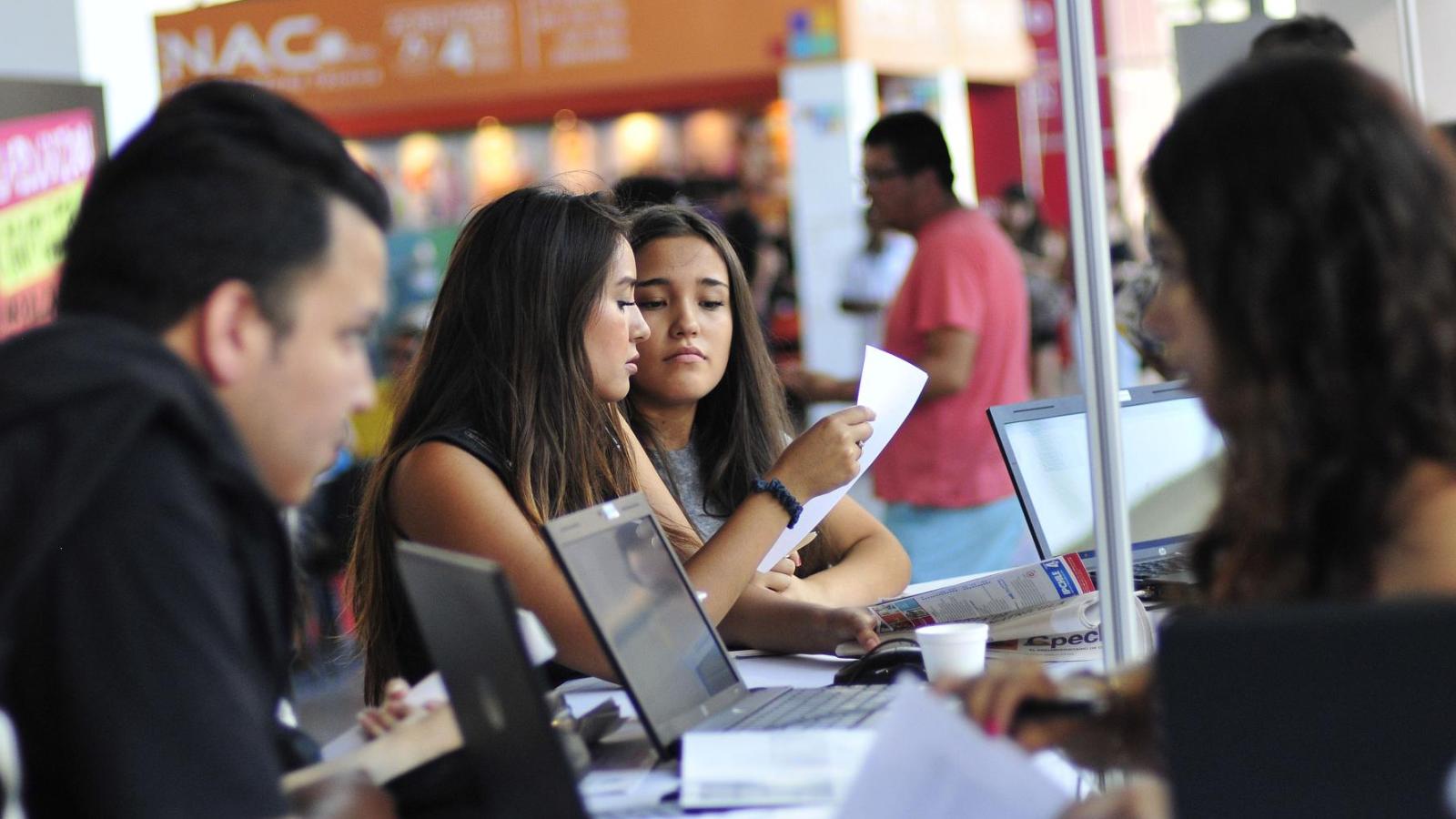 Ranking de las 10 carreras mejor pagadas en Chile - Agencia Uno