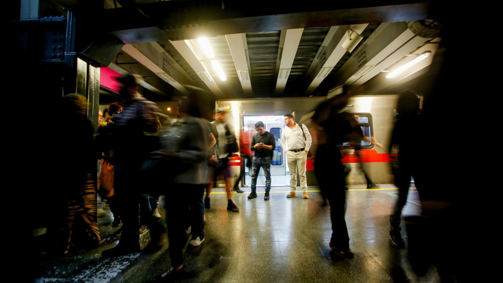 Metro modifica su horario por show de Año Nuevo en la Torre Entel