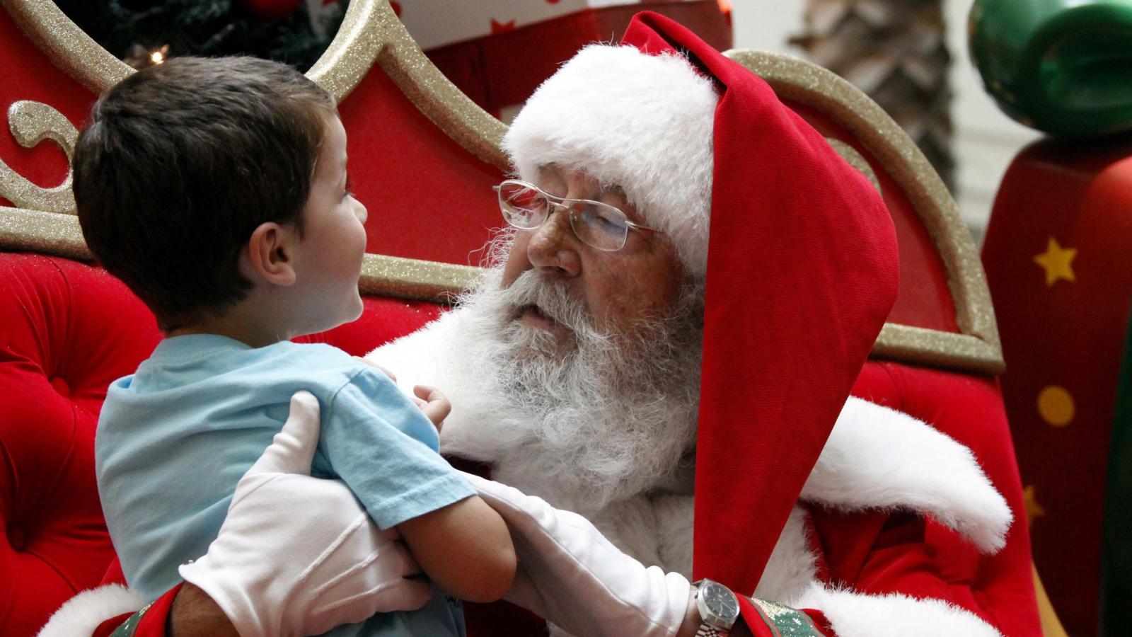 Revisa dónde viene el Viejito Pascuero - Agencia Uno