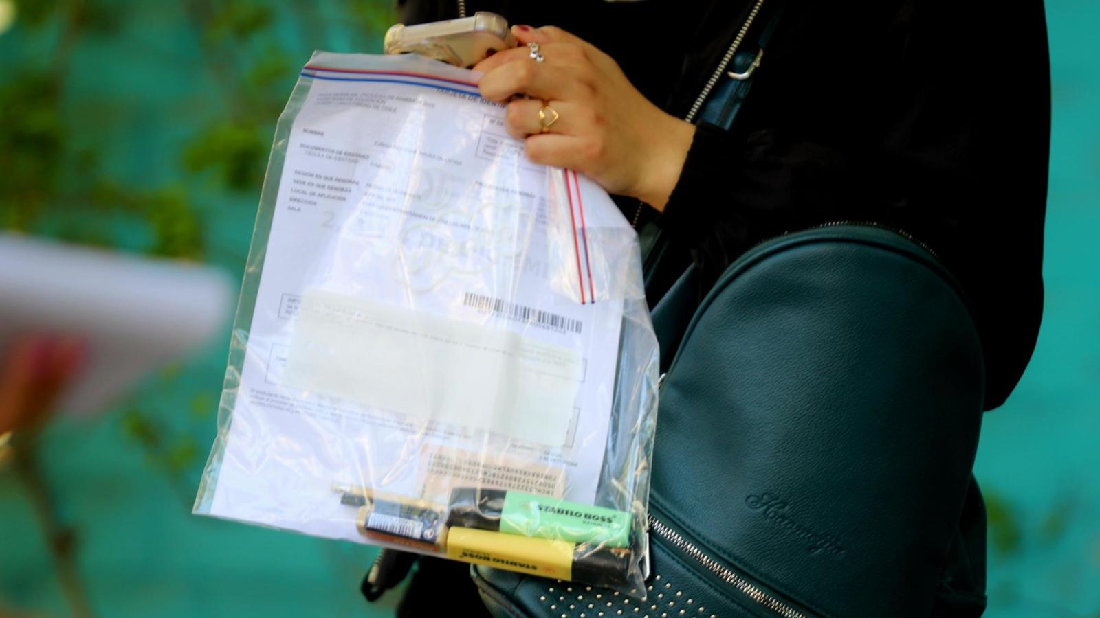 Revisa lo que debes y lo que no puedes llevar a la PAES - Agencia Uno