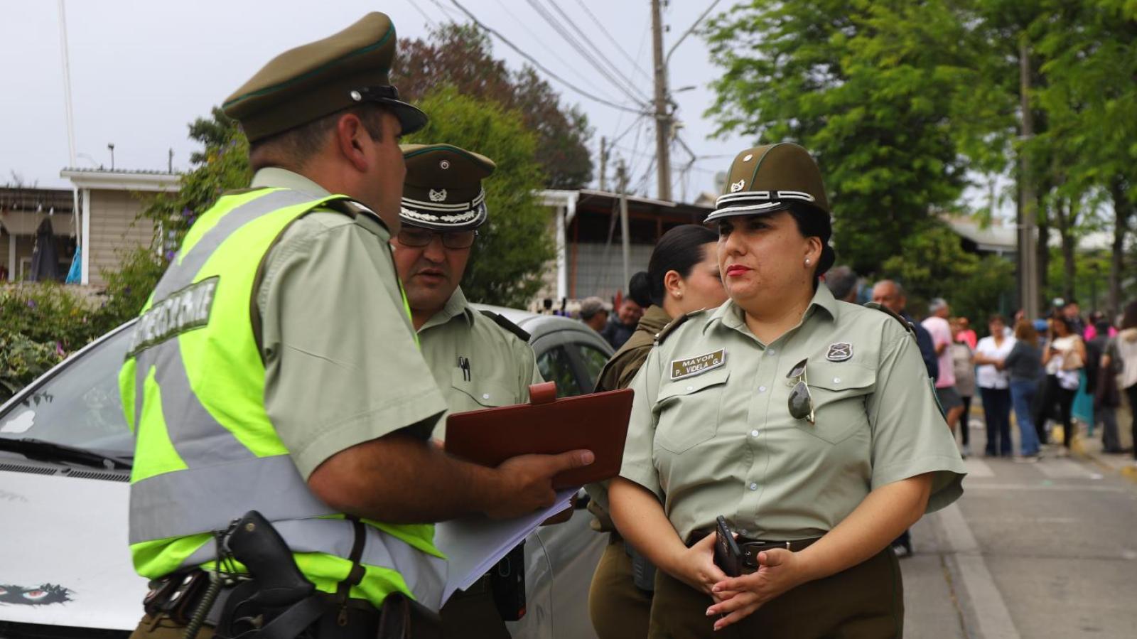 Carabineros abre cupos para civiles - Aton
