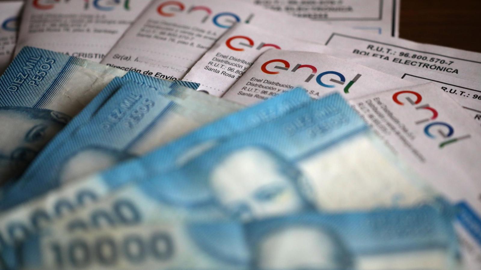 Revisa cuánto bajará tu cuenta de luz tras corrección de errores - Aton