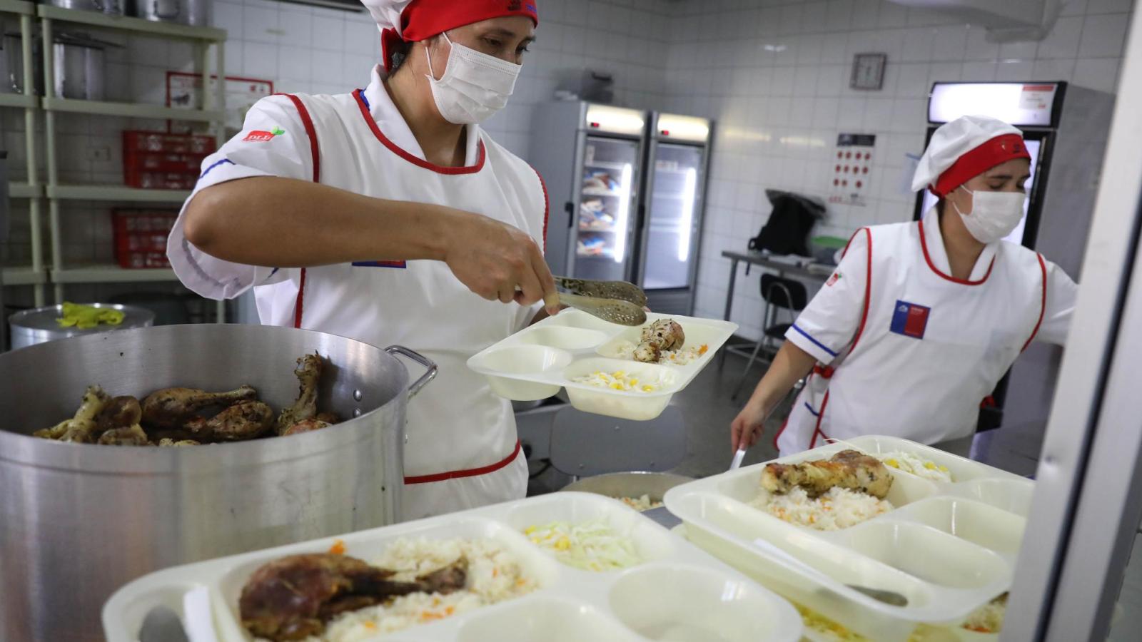 Revisa el listado de albergues con servicio de alimentación Junaeb - Agencia Uno