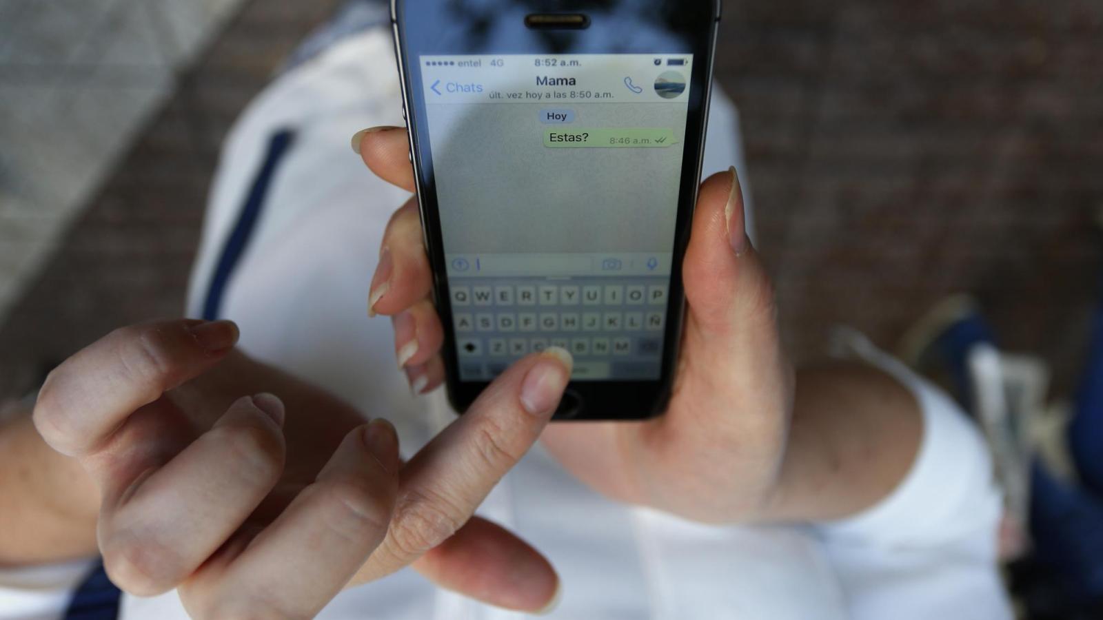 Podrían estar leyendo tus chats de WhatsApp: así puedes evitarlo