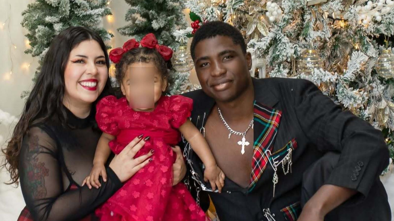 Mike Milfort junto a su esposa e hija - Instagram