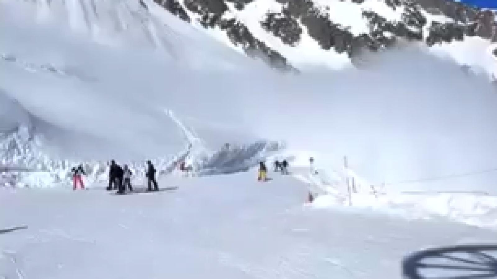 Una avalancha afectó a una pista autorizada en los alpes franceses/X