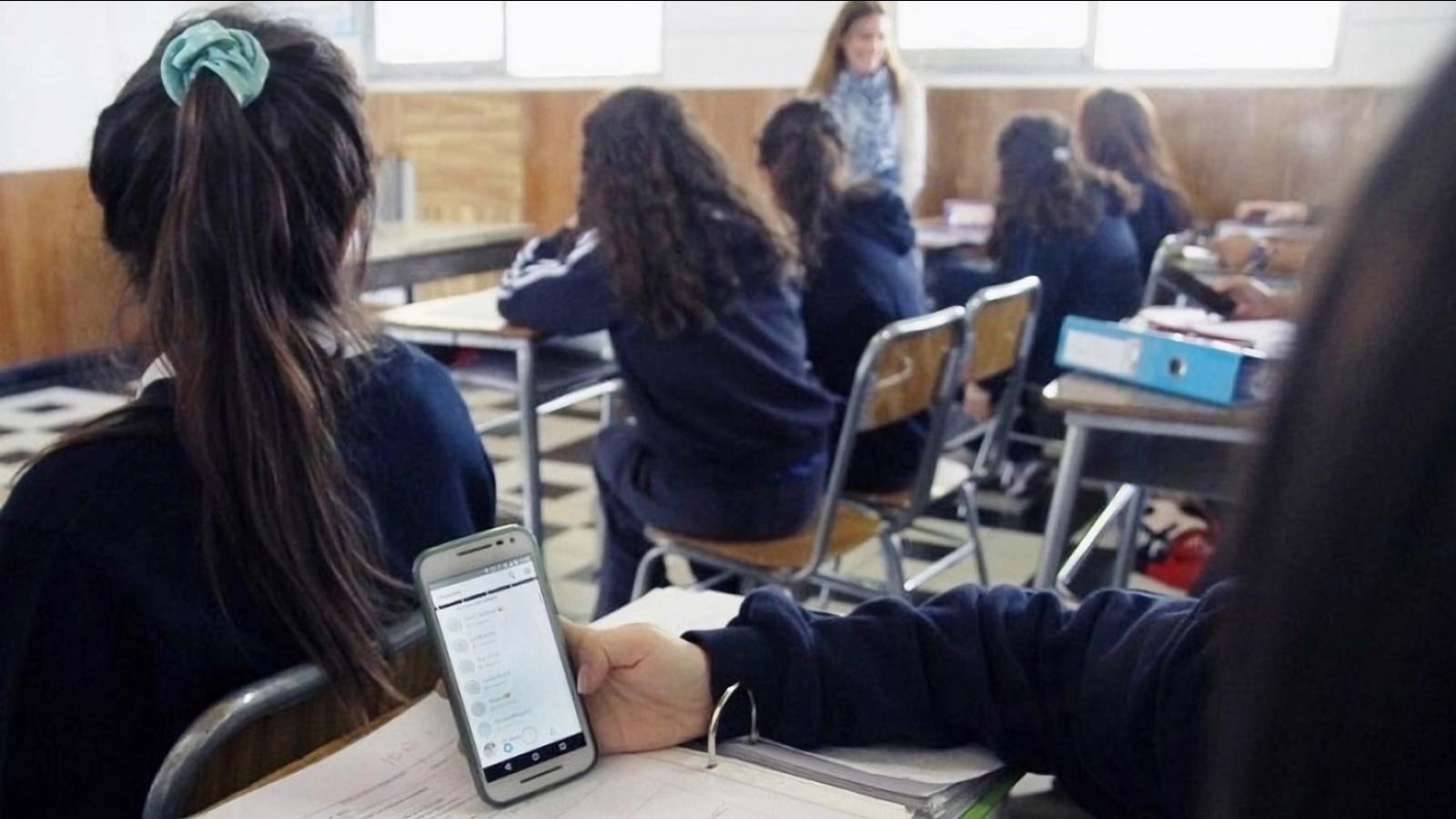 Prohíben uso de celulares en colegios: conoce las 5 excepciones