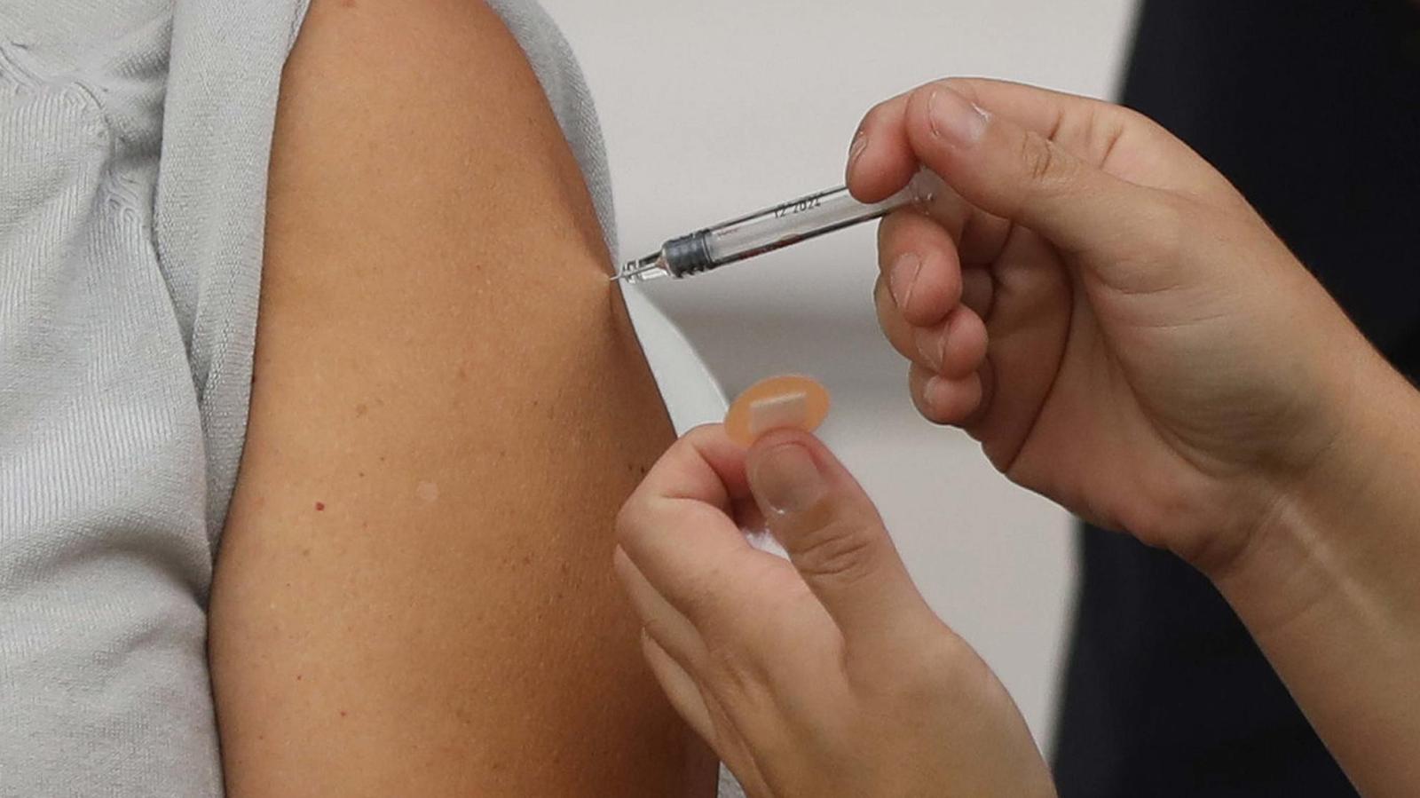 Revisa quiénes deben vacunarse contra el sarampión en Chile