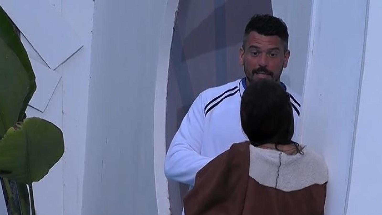 Juan Pedro Verdier convence a Vanessa Santos de seguir su estrategia 