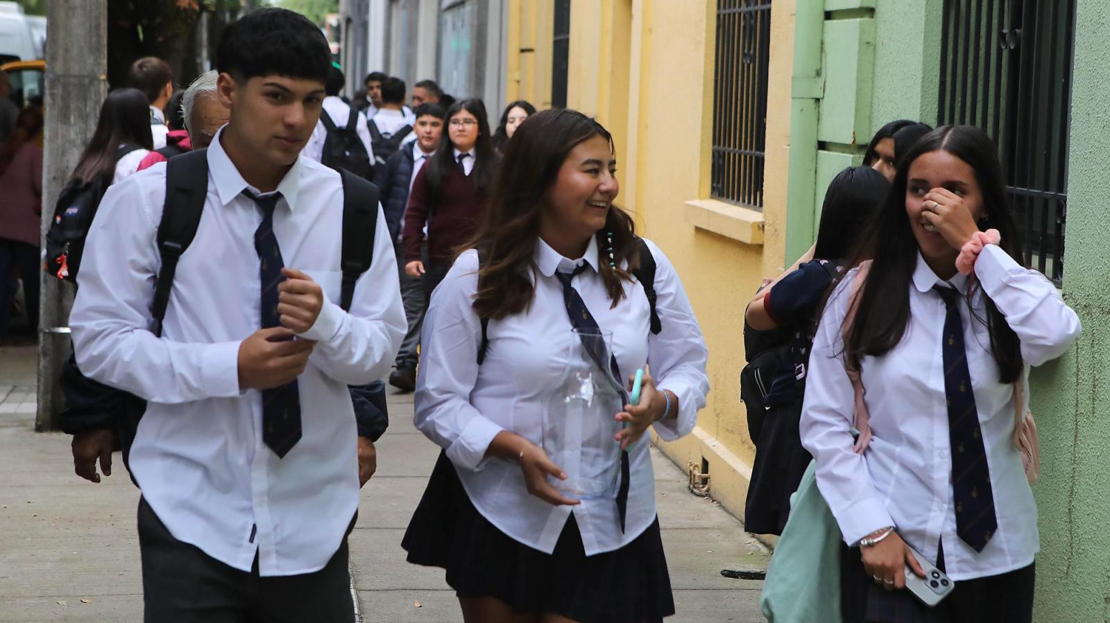 Revisa los requisitos para recibir el Bono Asistencia Escolar 2026