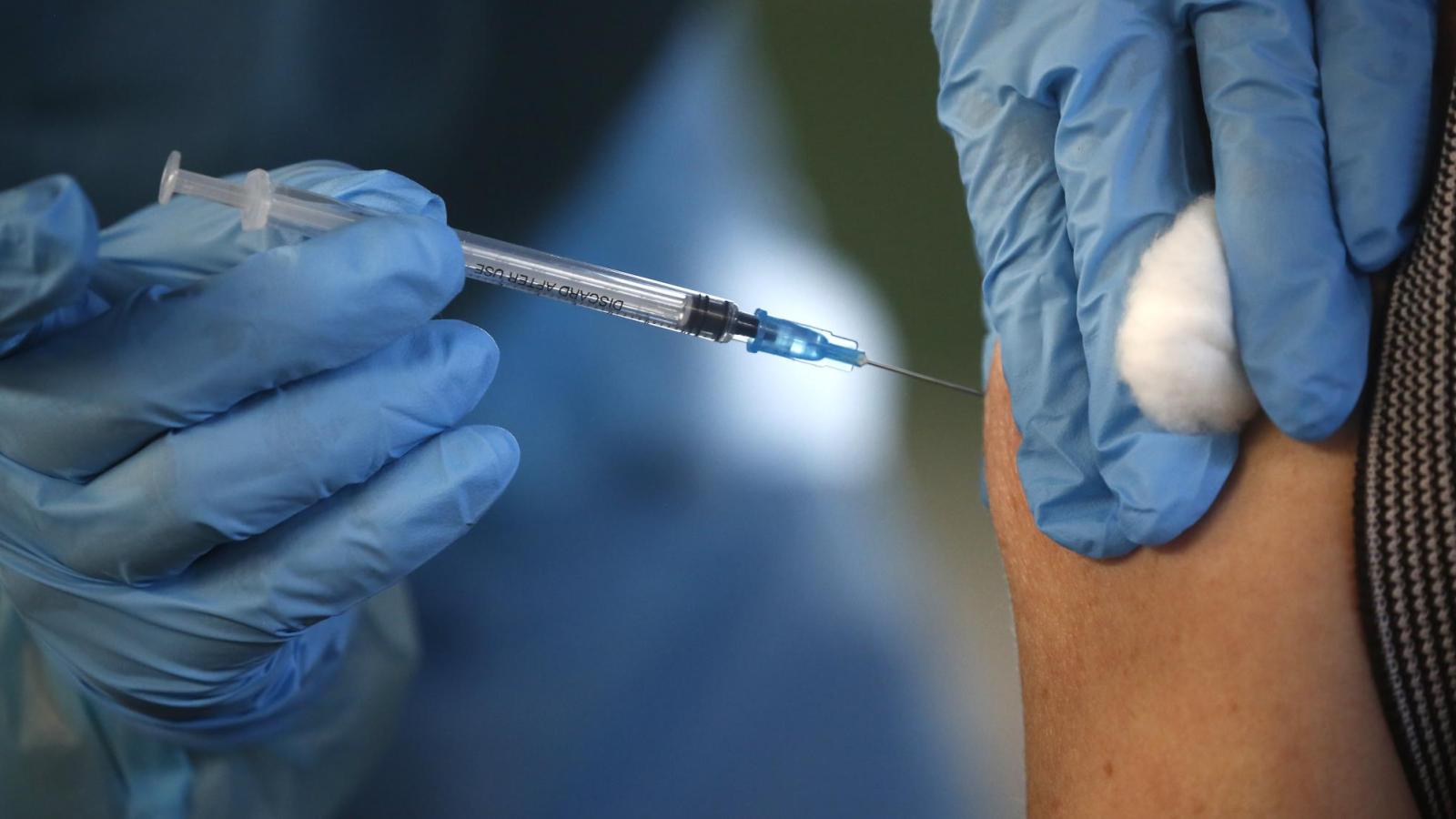 Ofrecen 200 vacantes para enfermeras y TENS para vacunar contra la Influenza