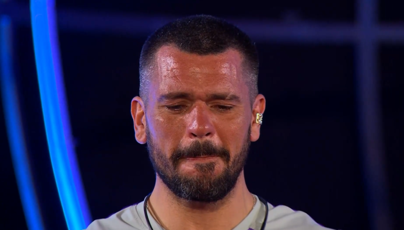 Juan Pedro rompió en llanto con emotiva despedida de Atenea en Mundos Opuestos: “Siento que te quiero”