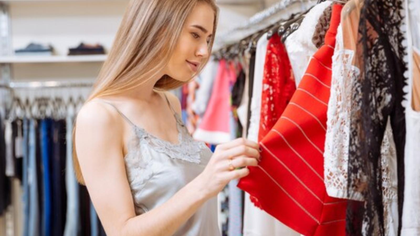 Tienda de ropa anuncia remate total desde $500