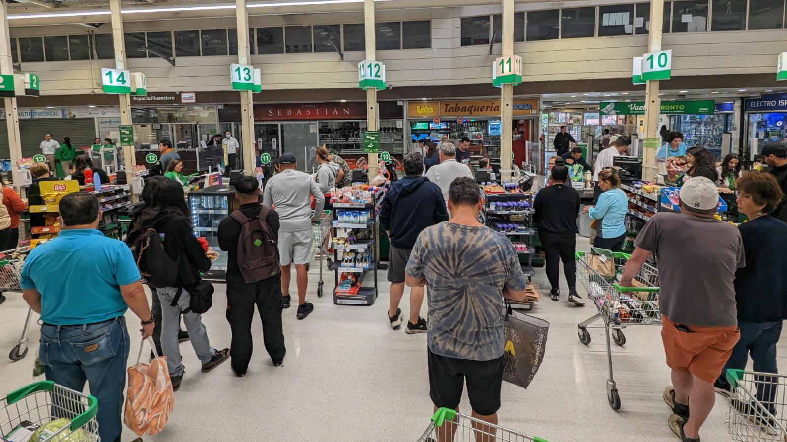 A qué hora cierran los supermercados este 30 de abril 