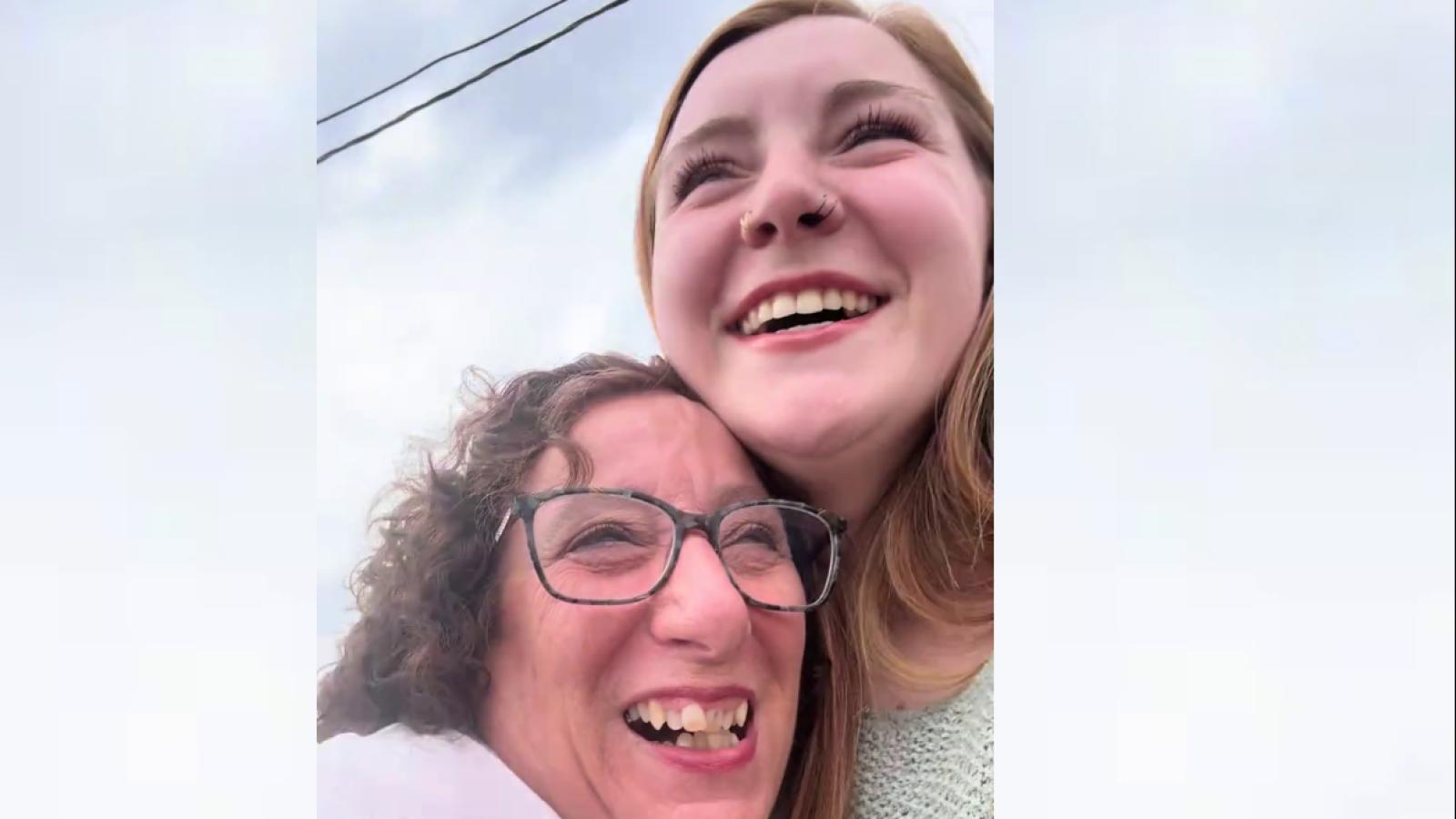 "¿Estás bromeando?": Joven de 21 años se hizo viral tras comprar la casa que su abuela fue obligada a vender 