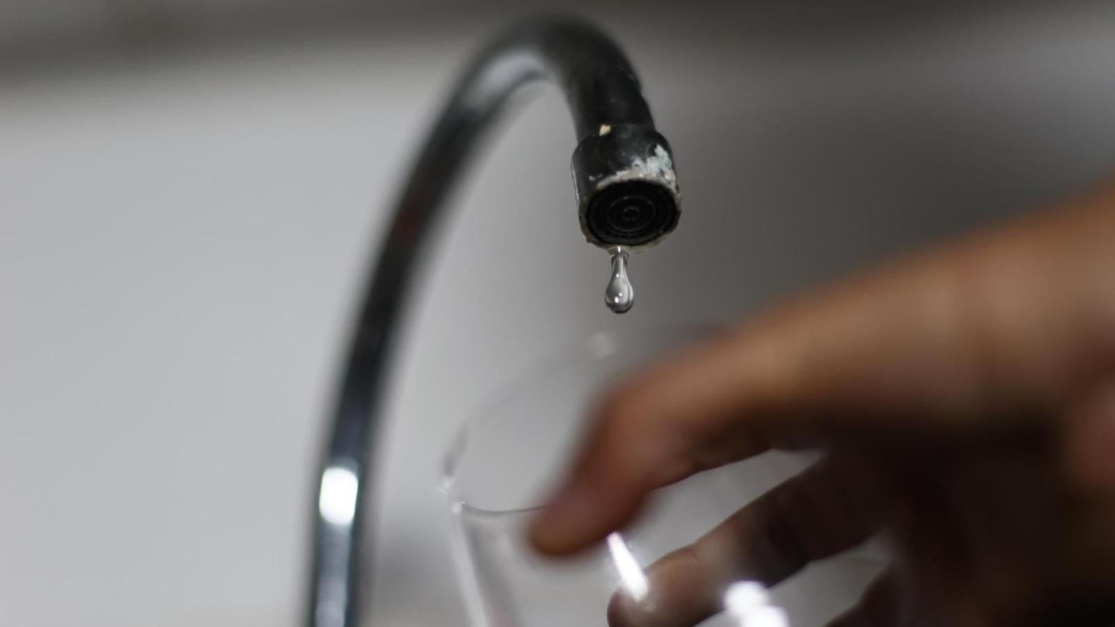 Corte de agua en la Región Metropolitana - Créditos: Agencia Uno