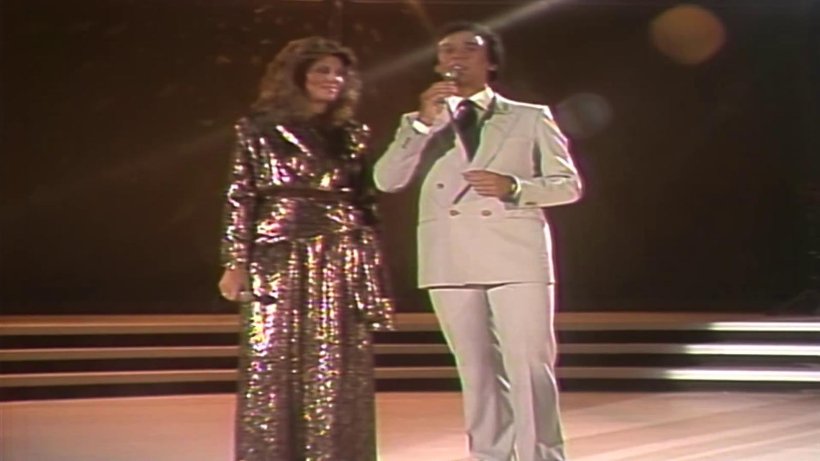 Raquel y César Antonio Presentan