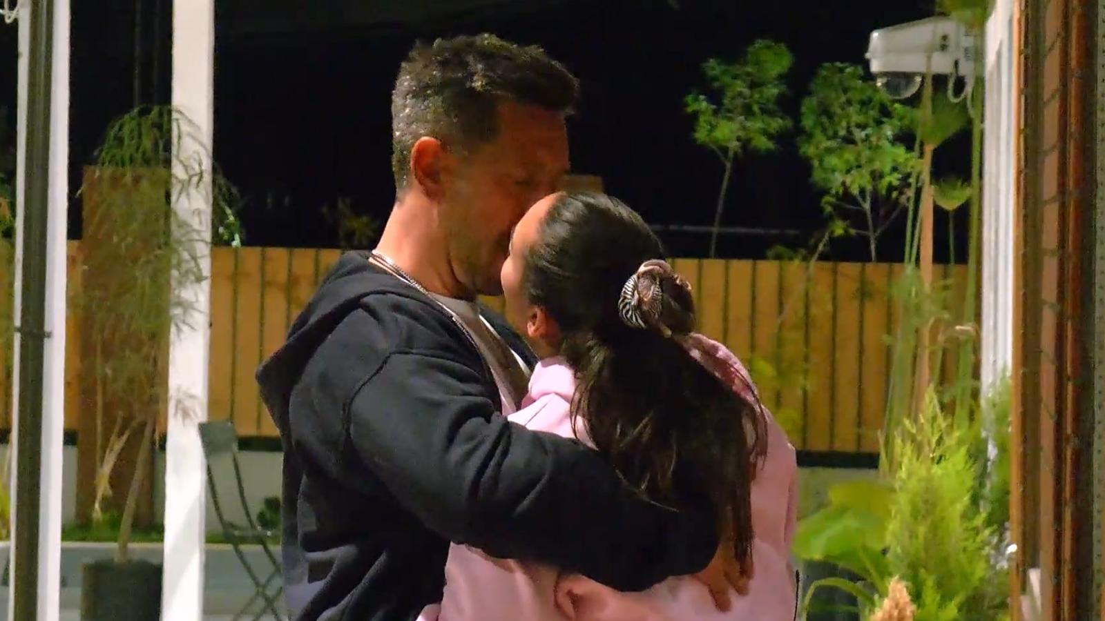 Paz y Pastorino se dan su primer beso