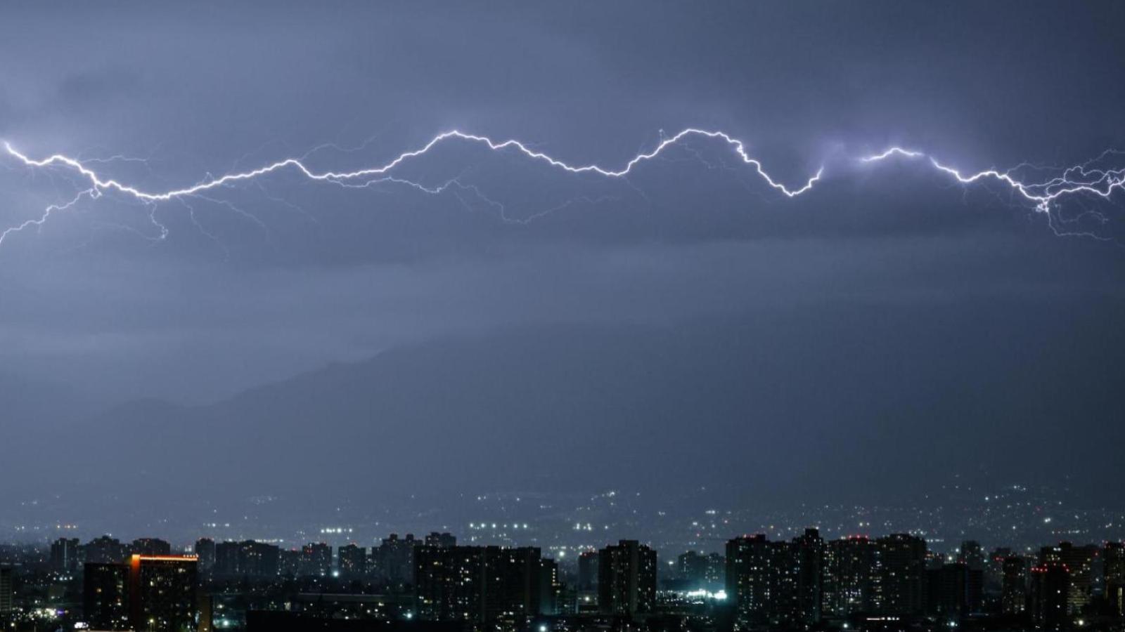 Aton - Emiten aviso por tormentas eléctricas para 10 regiones
