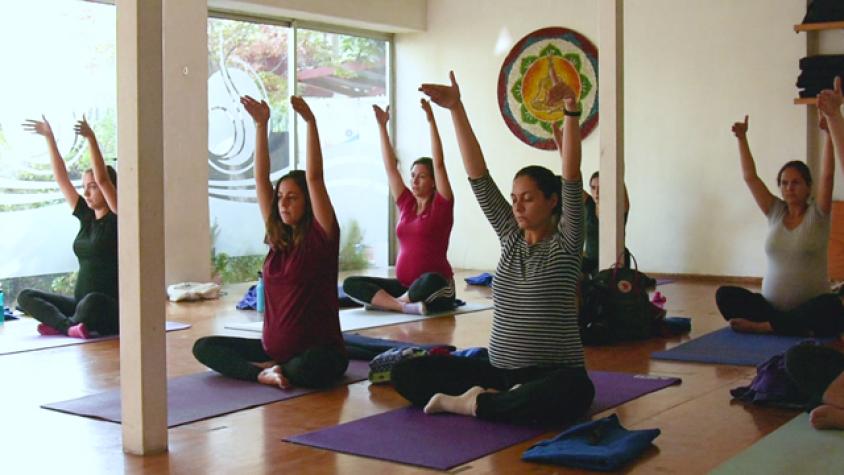 El yoga para embarazadas de Agni Yoga 