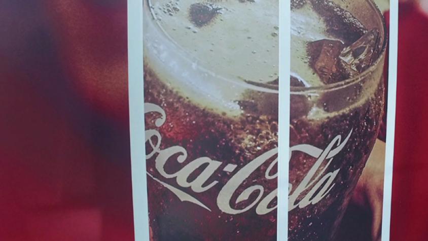 ¿Cómo nace Coca-Cola y sus diseños históricos?