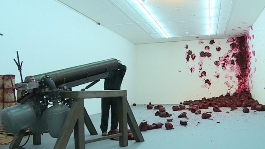 Conociendo la obra 'Shooting in the Corner' de Anish Kapoor