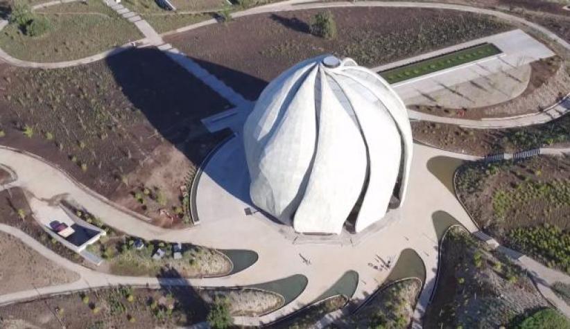 La impresionante fachada del Templo Bahá'í (2016) 