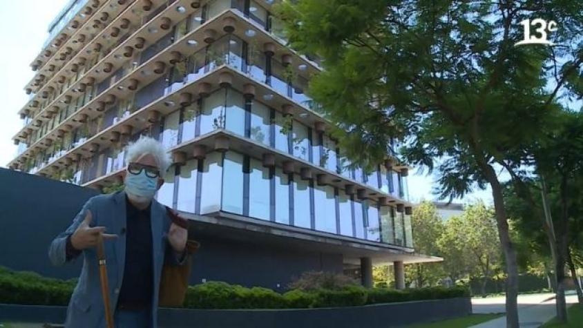 Edificio con maceteros