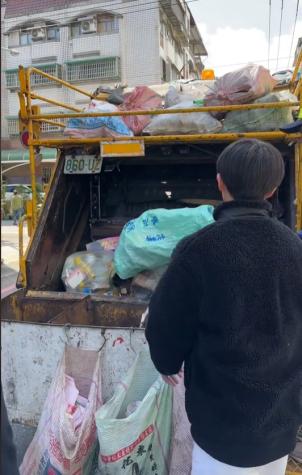 Así es el curioso método para botar la basura en China que vuelve locos a los usuarios de Tiktok