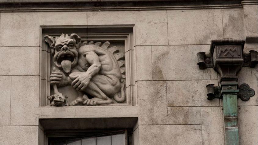 City Tour: Federico Sánchez y Marcelo Comparini nos llevan a la Casa de las Gárgolas en Providencia