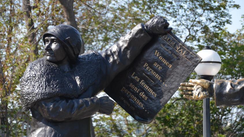 "Las mujeres son personas": Conoce el monumento de las cinco heroínas de Canadá 