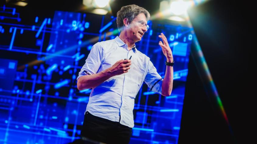 “Tenemos que amar la tecnología, (...) amarla como servidora de la humanidad”, Bruno Patiño se refiere a la regulación para un desarrollo sostenible en el mundo