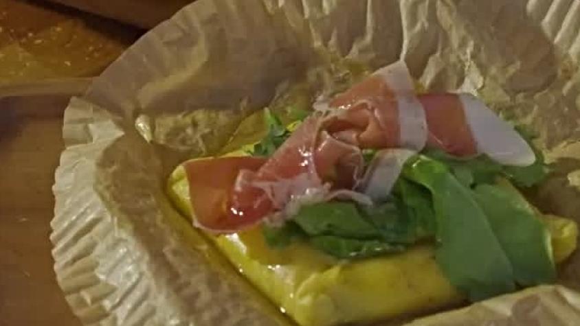 Cómo hacer una pizza sin masa con bordes de queso: la receta de Carlo von Mühlenbrock