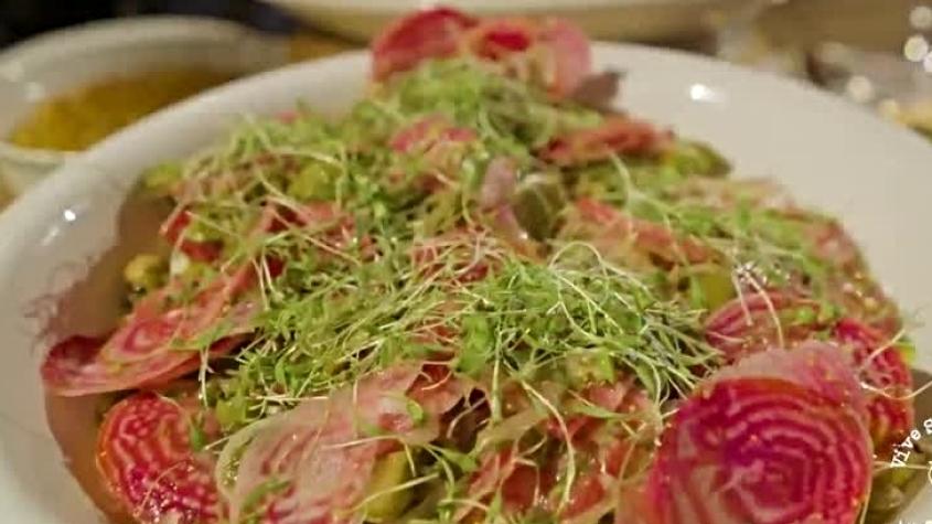 Prepara entradas con carne y ensalada de betarraga con la receta de Carlo von Mühlenbrock