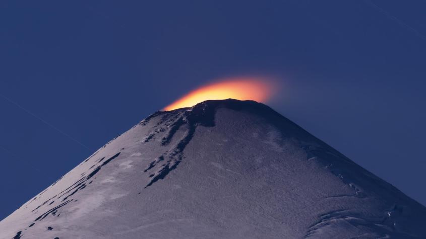 Volcán Villarrica en actividad. Créditos: ATON. 