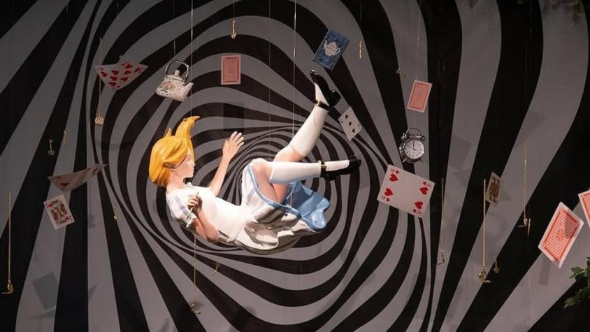 Exposición de Alicia en el País de las Maravillas. Créditos: Municipalidad de Providencia.