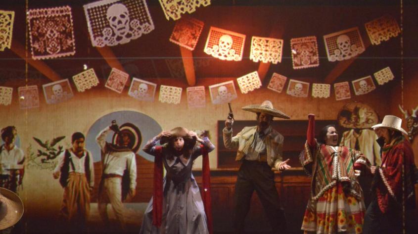 "La Contadora de Películas": Revive la memoria del norte chileno en el escenario de M100.