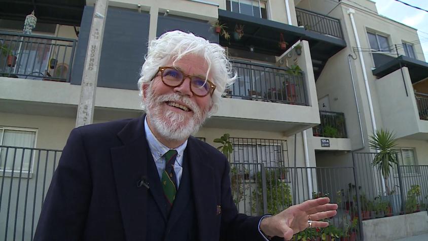 City Tour en Lo Barnechea: Marcelo Comparini y Federico Sánchez recorren viviendas sociales del condominio Juan Pablo II